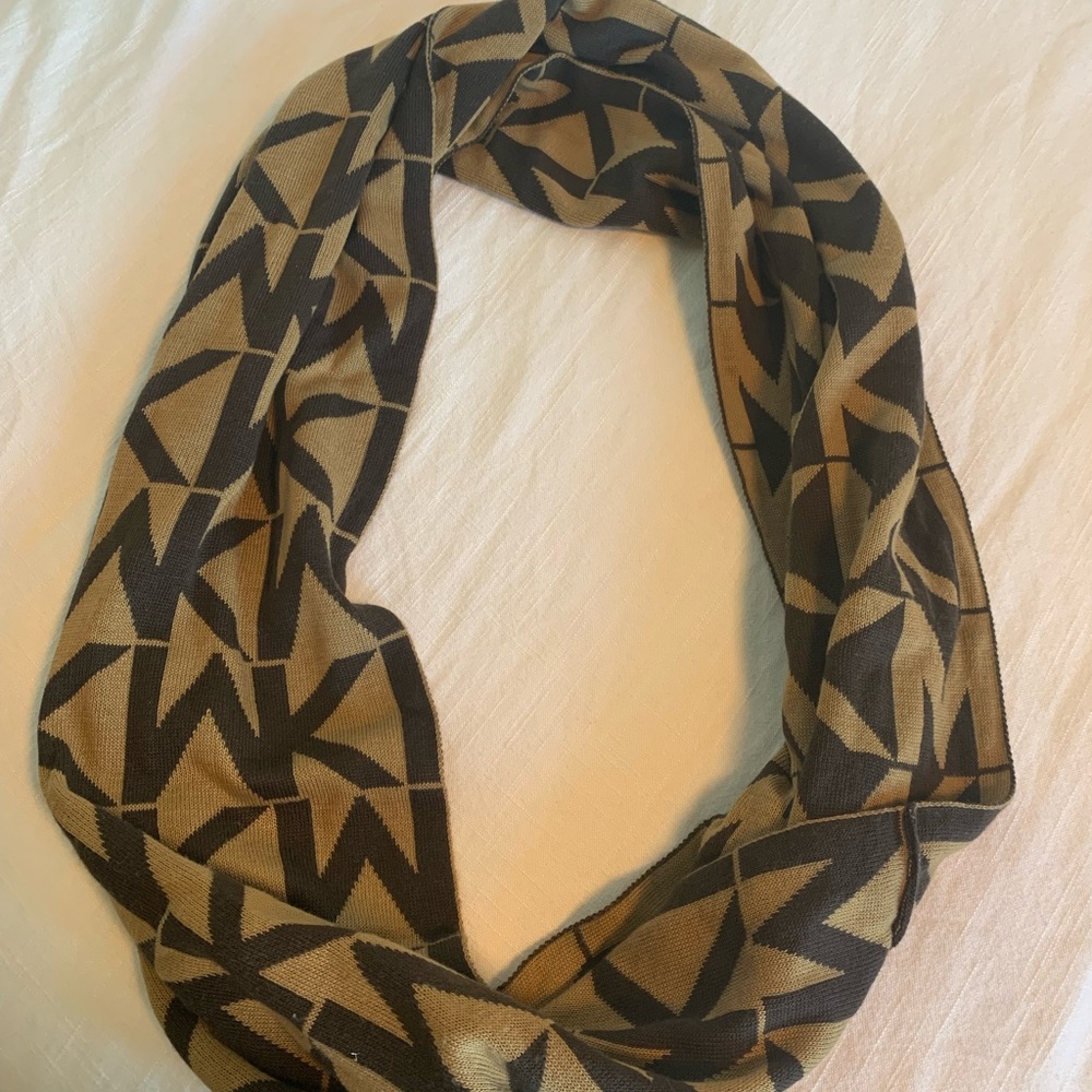 NWOT Reversible Michael Kors scarf